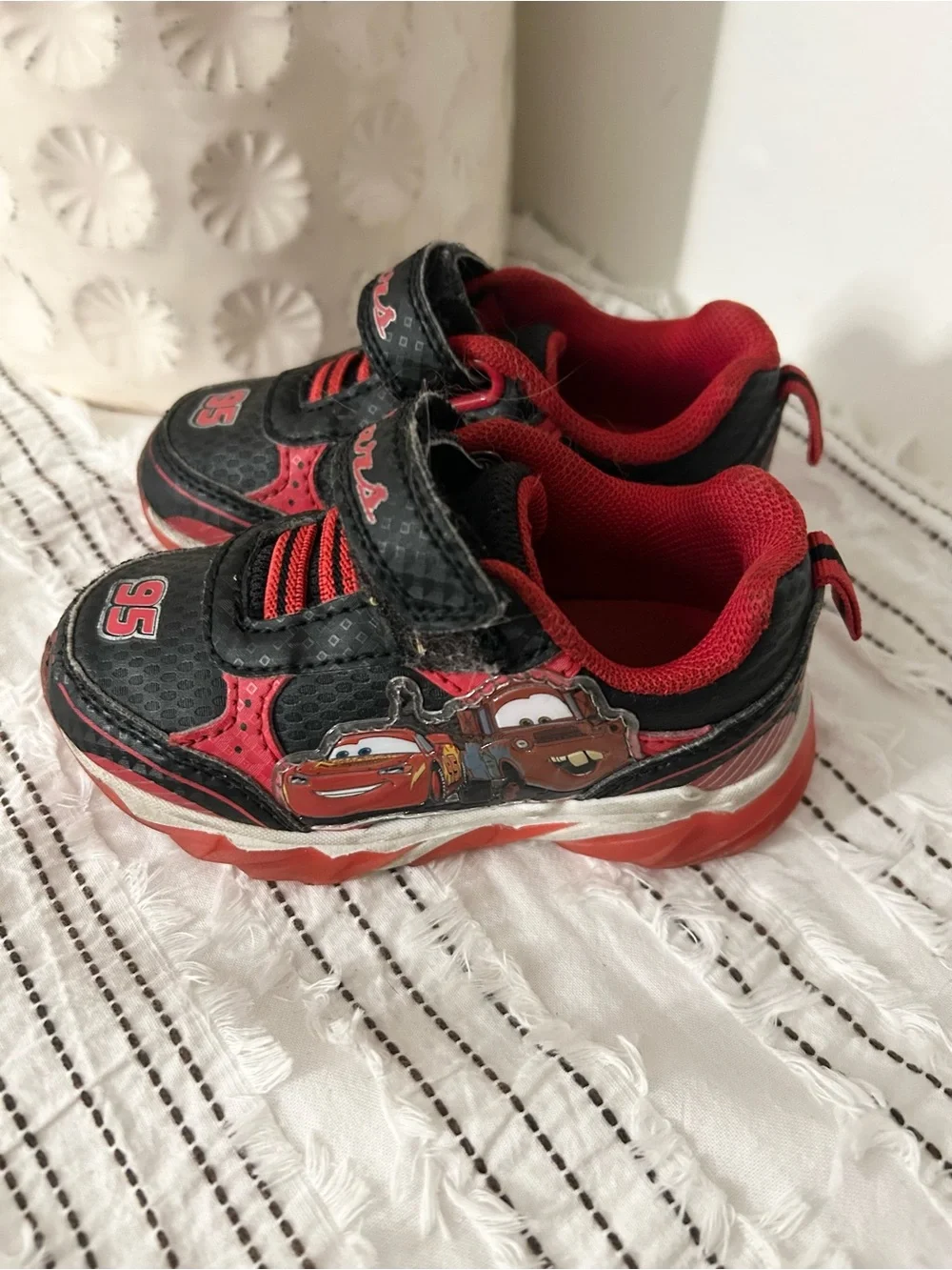Disney Lightning McQueen Light Up Sneakers Black Red Kids Size 6